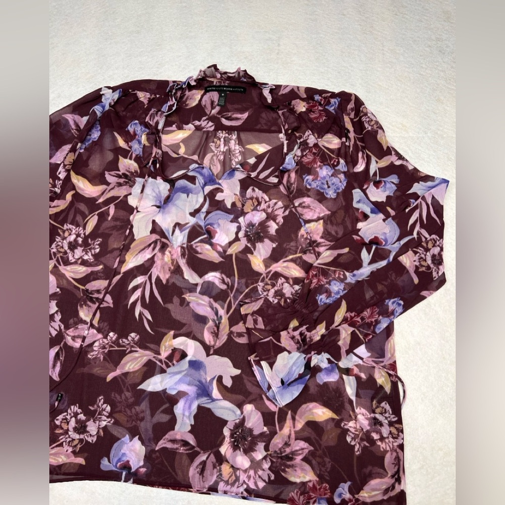 NWOT White House Black Market Medium Long Sleeve Tie Neck‎ Printed Blouse